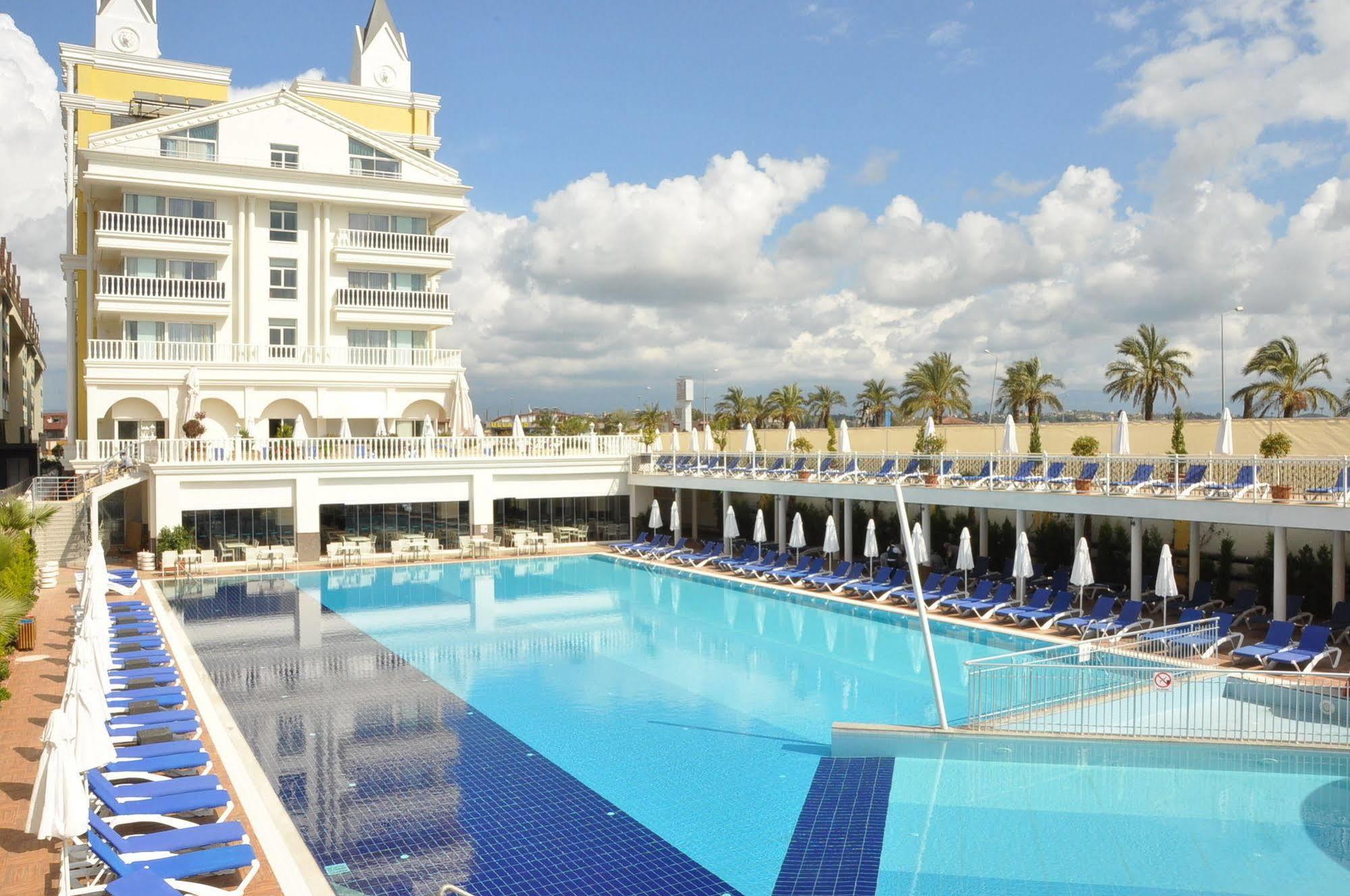 Dream World Resort & Spa Side Exterior photo